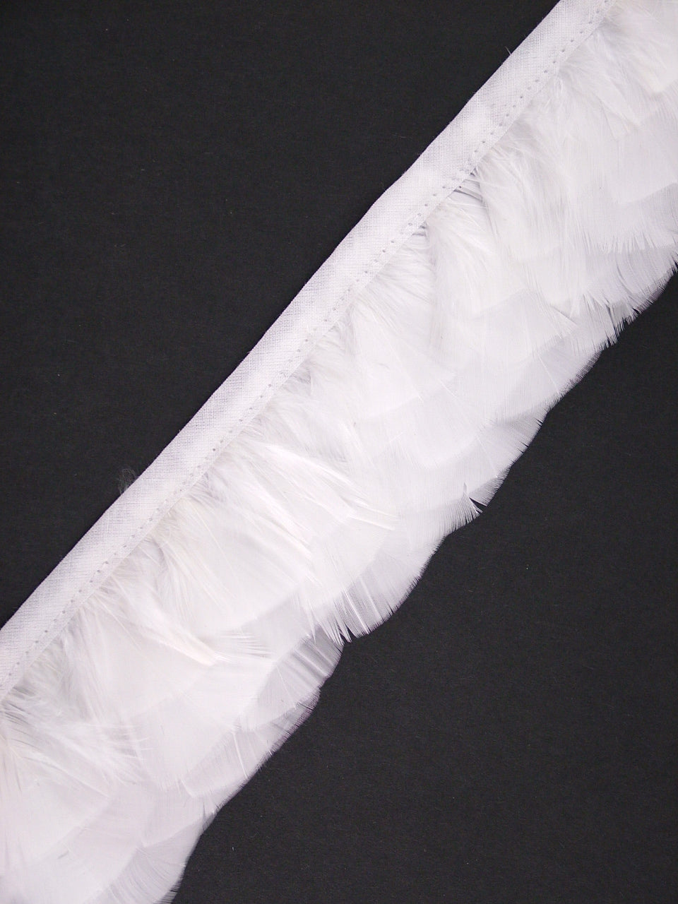 Turkey Coquille Feather Fringe per metre