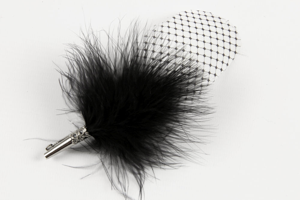 small check brooch black